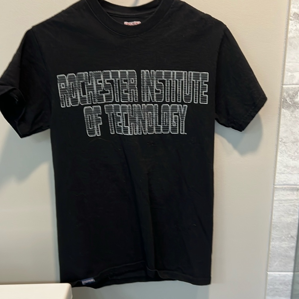 Rochester Institute of Technology woman’s tee. Great condition